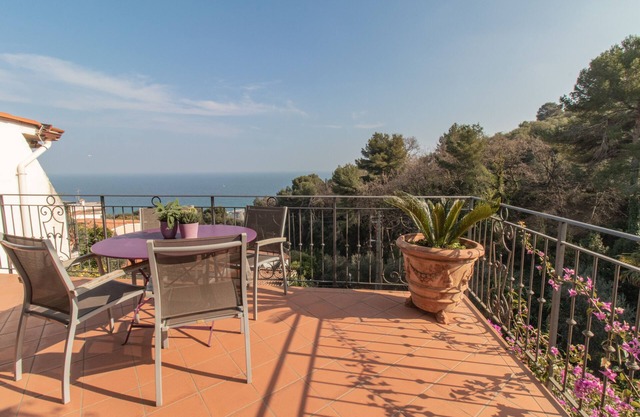 House with terrace and solarium with a beautiful sea view