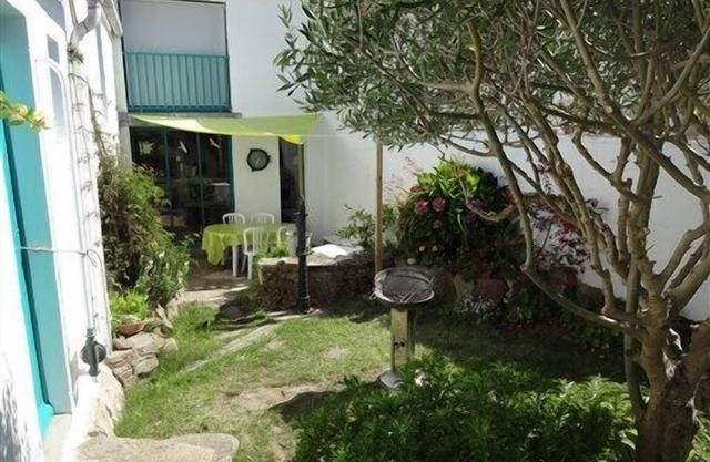 Haus mit Boden. 3 Schlafzimmer, Garten mit Hof, Hafen joinville
