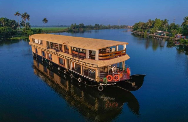Houseboat-booking-Alleppey,Kerala,India. A Kerala-Backwaters- Booking-Online