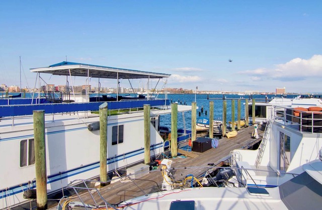 Houseboat Do Little- Stay a little, enjoy a lot!