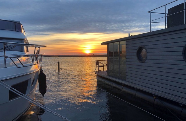 Hausboot Fjord Luna mit Bio-Sauna und Dachterrasse in Wendtorf