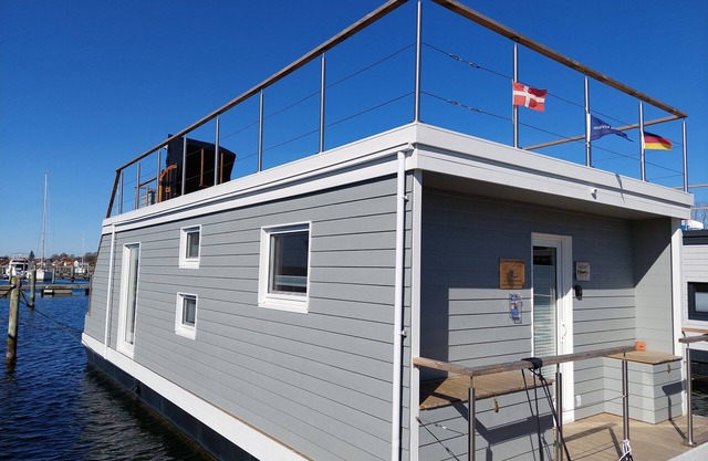 Hausboot Hecht mit großzügiger Dachterrasse in Marina Minde/ Dänemark