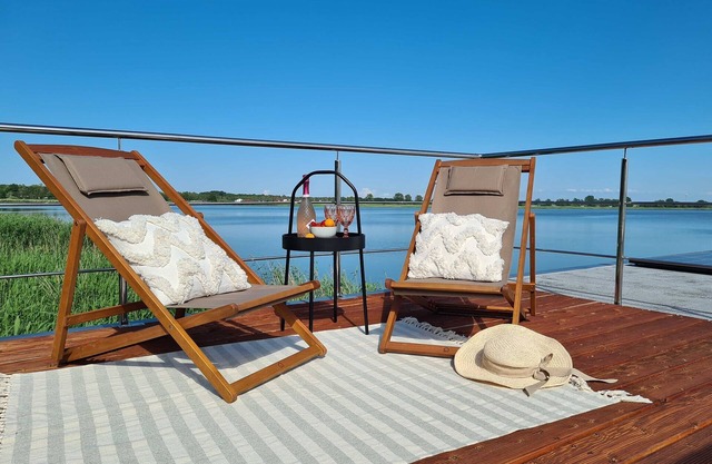 Hausboot in Łazy am Jamno-See und Meer