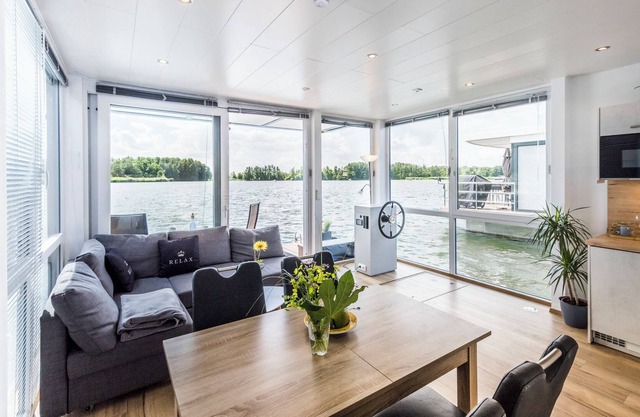 Hausboot Maris mit großer Sonnenterrasse am Havelsee