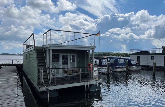 Hausboot Walfisch für 5 Pers, mit Dachterrasse in Schleswig