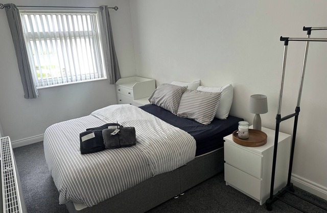 HouseSleeps6-FreeParking-Wifi-Contractors-Garden