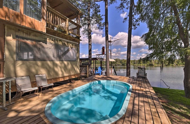 Houston House am Fluss mit Deck und eigenem Dock!