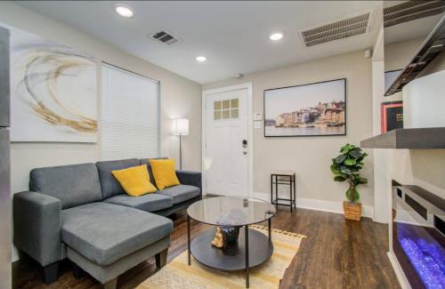 Houston Townhouse-two bedroom