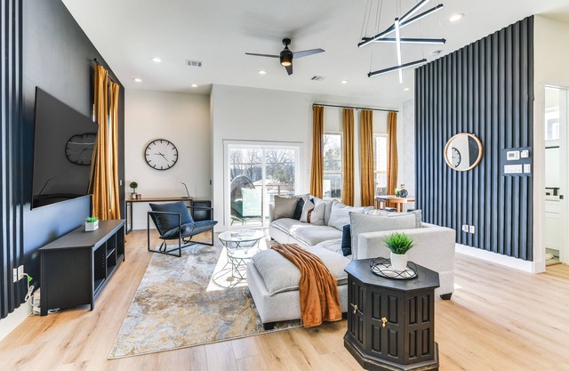 Houston Townhouse w/ Office & Home Gym