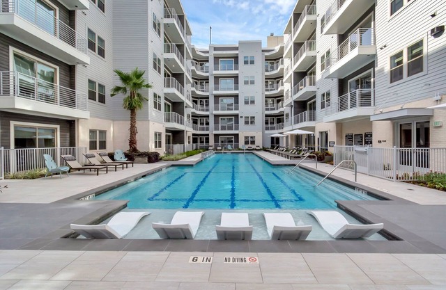 Midtown Houston Upper Kirby Luxury Apt w/ Pool Gym, Meeting Rm etc
