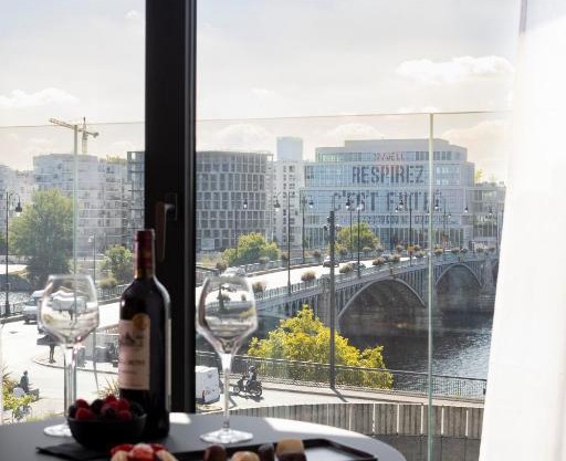 Howard sur Seine - Asnieres Paris La Defense