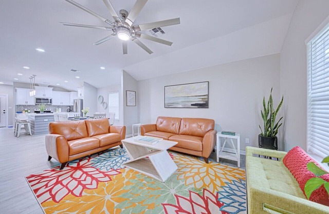 Howdy Holiday: Modern Family Getaway