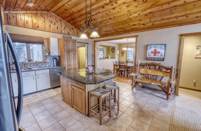 Howe Hill Retreat 4 Bedroom Home by Redawning