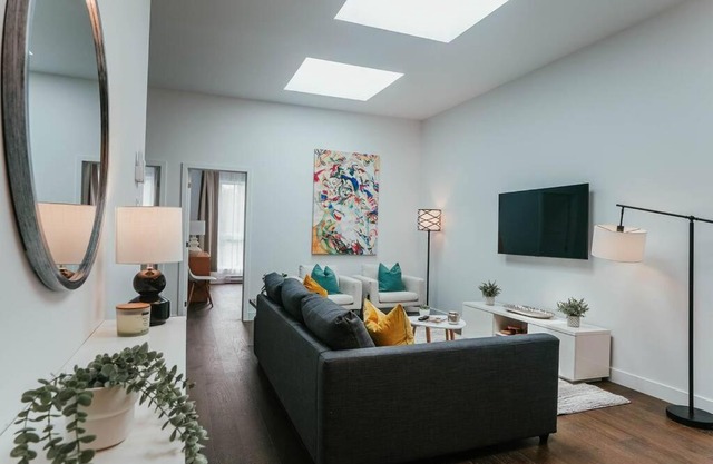 HRésidences Modern Apt on Main St Hubert Street