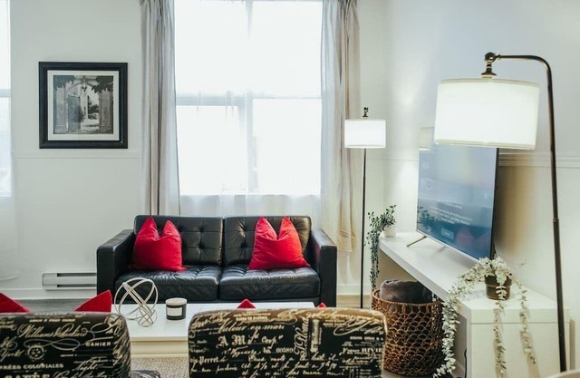 HRésidences: Modern Montreal Apt on Ontario Street