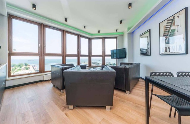 Hryniewickiego 6B | Elegantes Apartment | Meerblick
