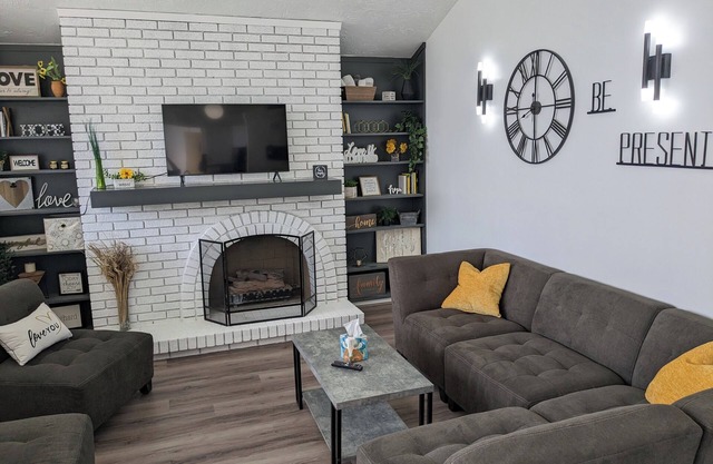 HTUB/GAME-ROOM/GaragePKNG/Backyard/Centrally located