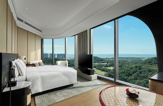 HUALUXE Shenzhen Bao'an by IHG