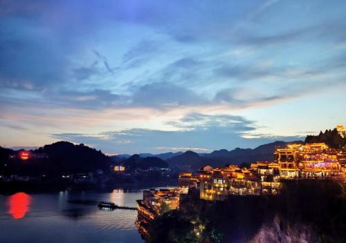Huazhu Xizhou Impression Inn Furong Town Waterfall Branch