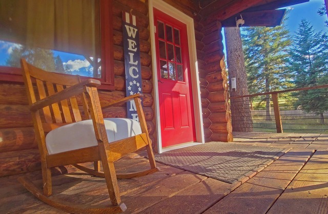 Huckleberry Cabin ~ Fish, Ski, Golf, Play, Relax! St Regis, Montana