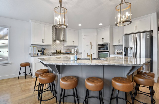 Huckleberry Lane Stunner | 6br 4ba | Hot Tub | Game Room | RV Parking