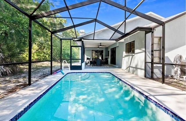 Hudson retreat, 3 Bedroom Pool Home!