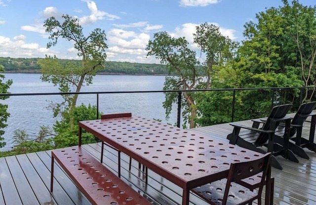Hudson River Cliff House