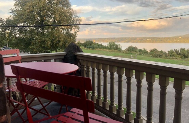 Hudson River Retreat