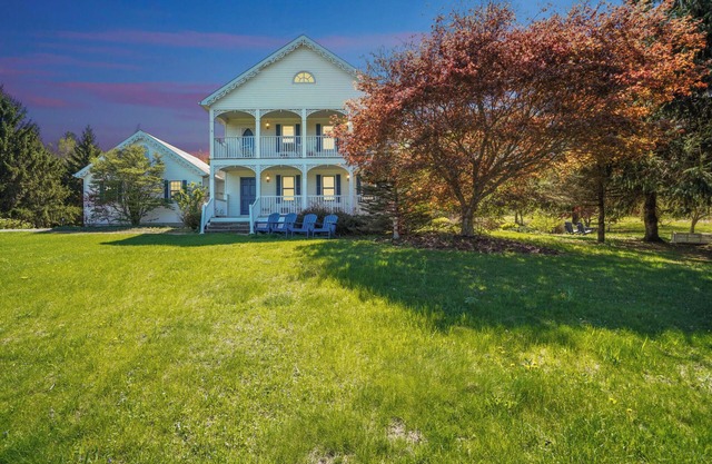 Hudson Valley Dream Farmhouse: Bike Trails, Wineries, Five Acres