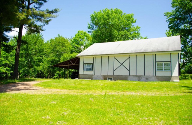 Hudson Valley Farmhouse on 4 acres, pets allow