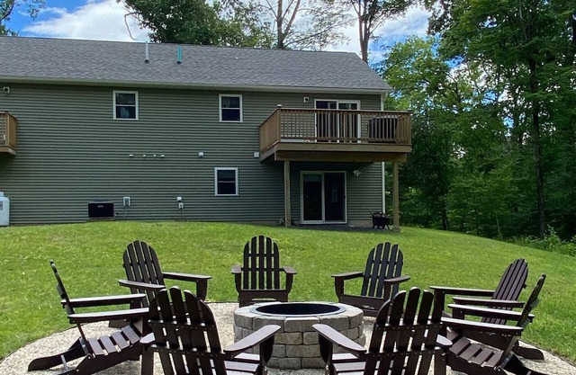 Hudson Valley Hideaway- near Red Maple Vineyard