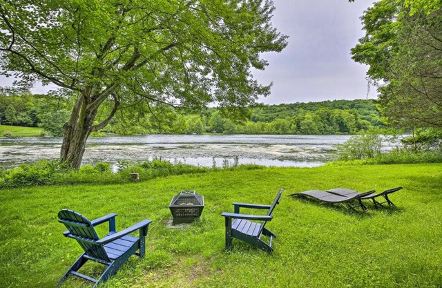 Hudson Valley Home with Lake Views and Kayaks
