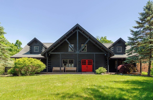 Hudson Valley Luxury Lodge w/ Saltwater Pool, Yoga & Massage Room & Nature Trail