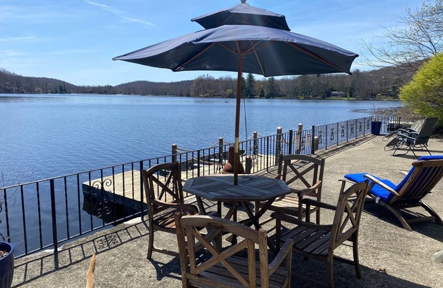 Hudson Valley lake front home less than one hour from NYC