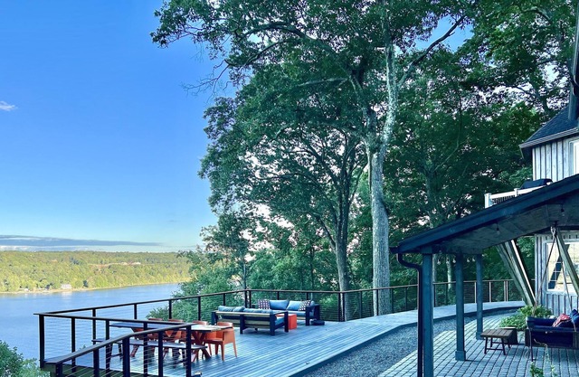 Hudson Valley Retreat with sweeping views
