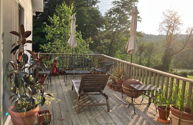Hudson Valley: Spacious and Kid Friendly Retreat Near Everything!
