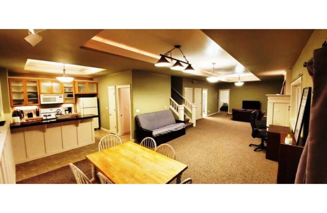 HUGE 1 BEDROOM APPARTMENT (910 sqft)!