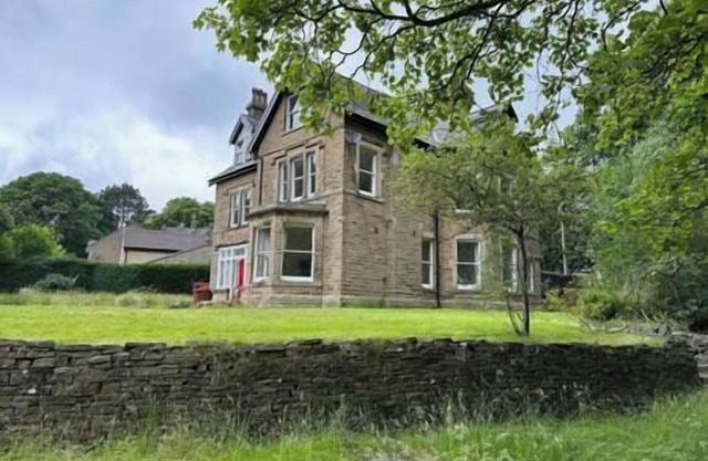 Huge 11 Bed House in Buxton w/ Parking Hot Tub