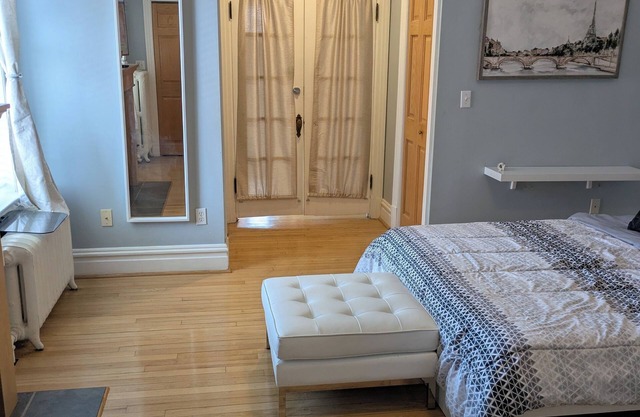 Huge 2-bedroom apartment 2 Blocks from Tower Grove Park!