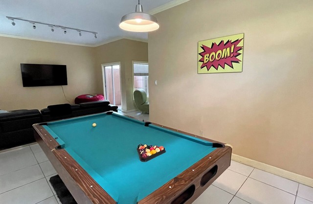Huge 2600sf 3-bedroom/4.5 bath Condo close to SpaceX and South Padre Island