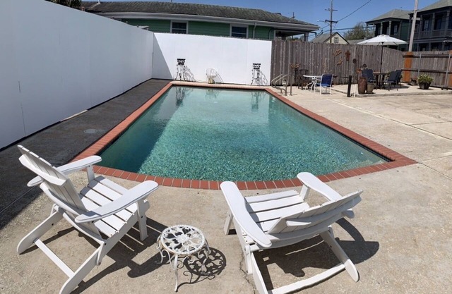 Huge 2nd Floor Furnished Apt in Historic Bywater House 30 day rentals only
