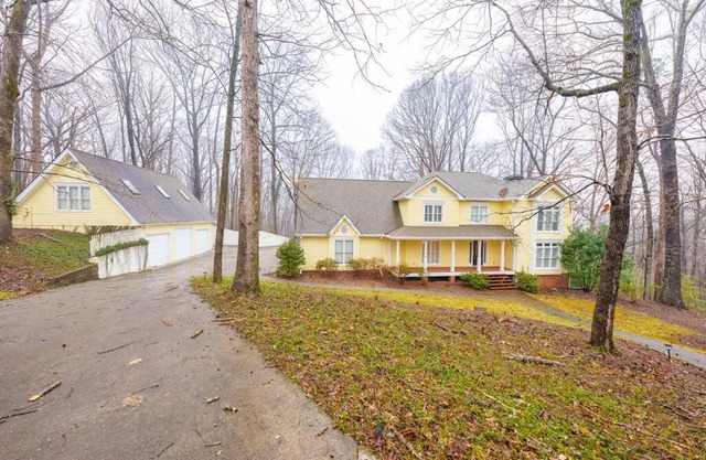 Huge! 5 Bedroom Near Lake Lanier and Chateau Elan