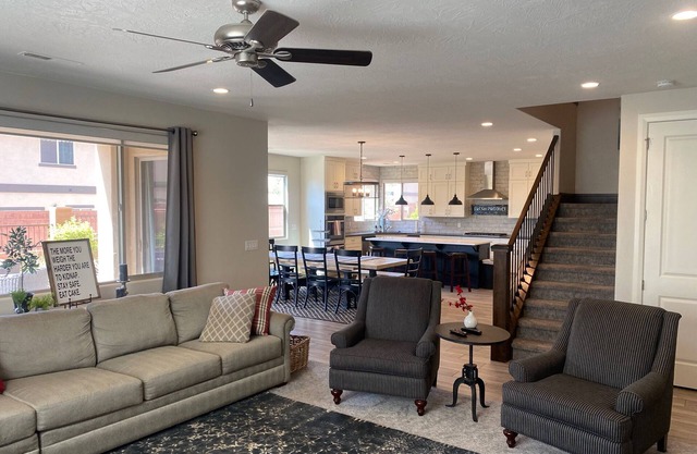 HUGE! 6 Bed, 8 Bath Home, Water Park, Lazy River, Fire pit, Views & Pebble Ice!
