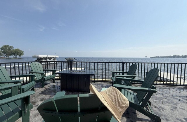 Huge 6BR Oneida Lakefront Retreat - Sleeps 20!