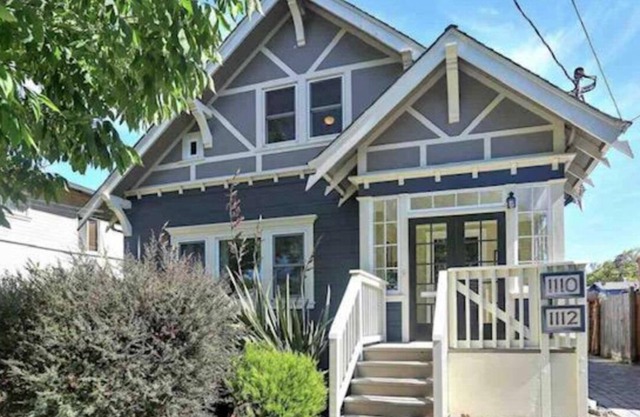 Huge 7 Bedroom - 3 Bath House w Hot Tub