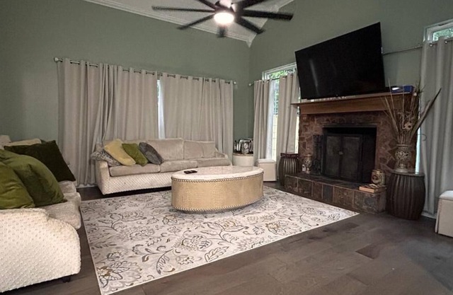 Huge 7 Bedrooms Contemporary Southern Elegance