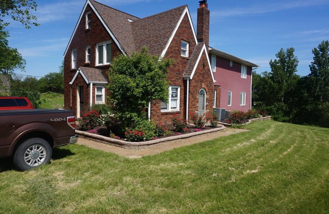 HUGE 9 Bedroom 4 Bathroom Home Sleeps 24 on 3 acres and a pool.