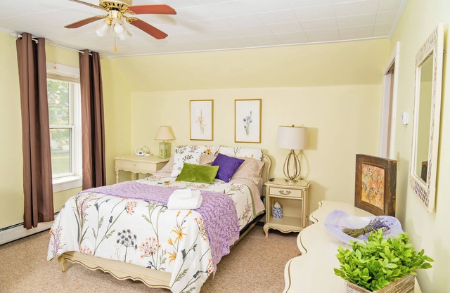 Huge Backyard, Gazebo Near Bangor Concerts, Hiking. Parking for ATVs/Sleds!