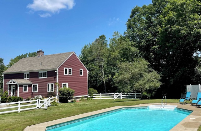 Huge Designer House on 2 acres property, minutes to restaurants, museums