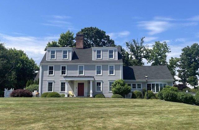 Huge Family House with Pool and Waterviews - Walkable to Beach
